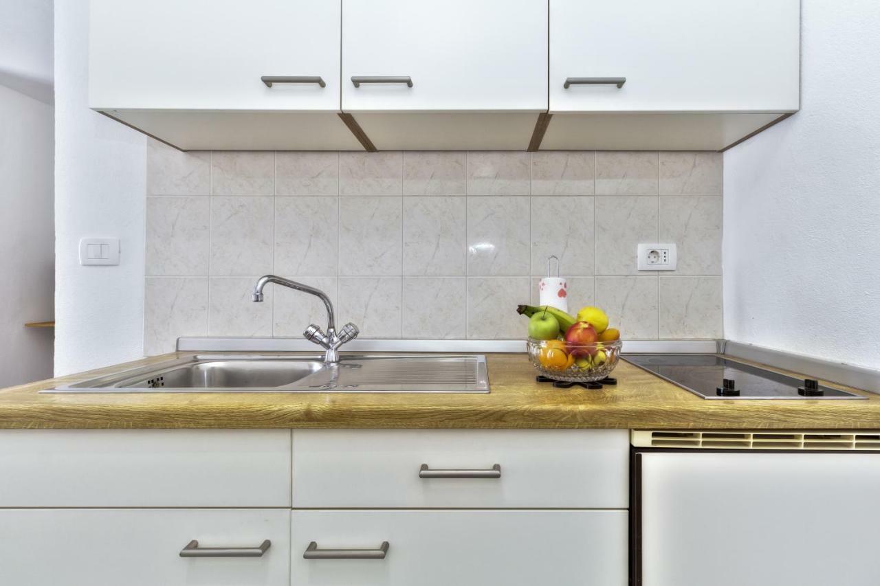 אומאג Apartmani Anna מראה חיצוני תמונה