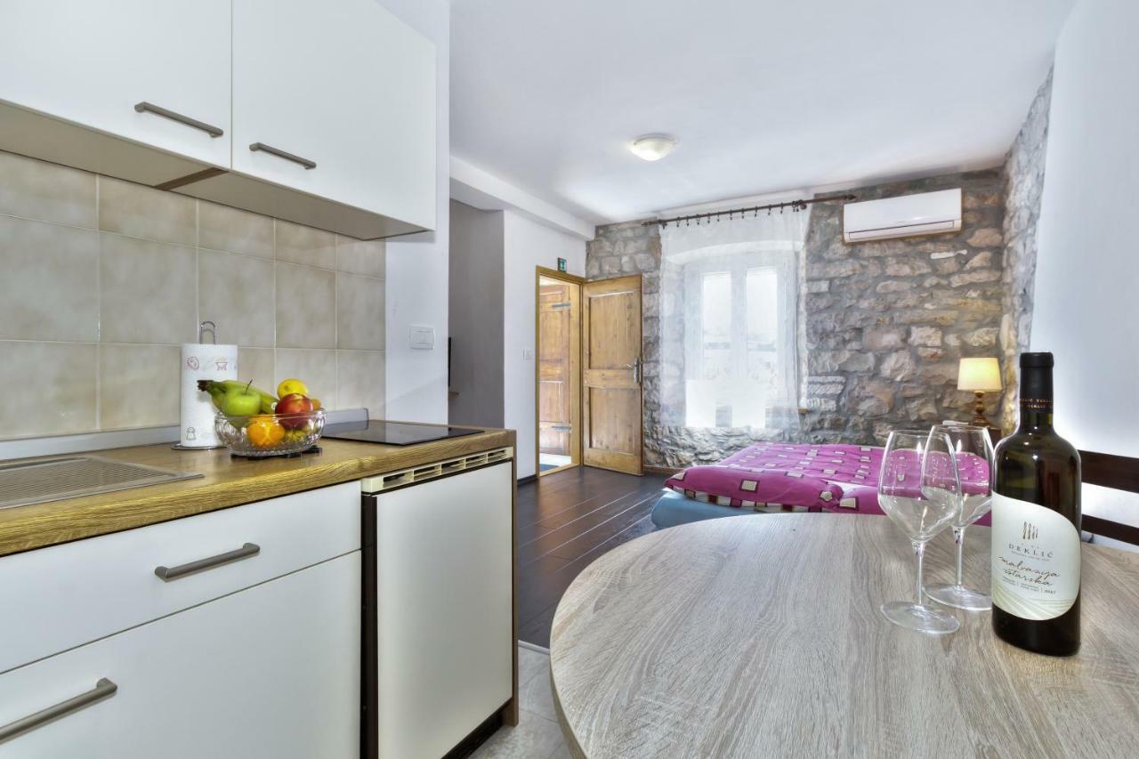 אומאג Apartmani Anna מראה חיצוני תמונה