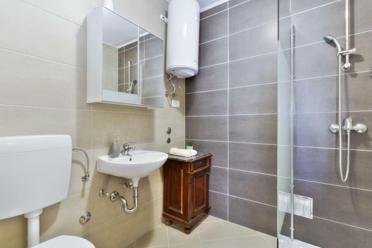 אומאג Apartmani Anna מראה חיצוני תמונה