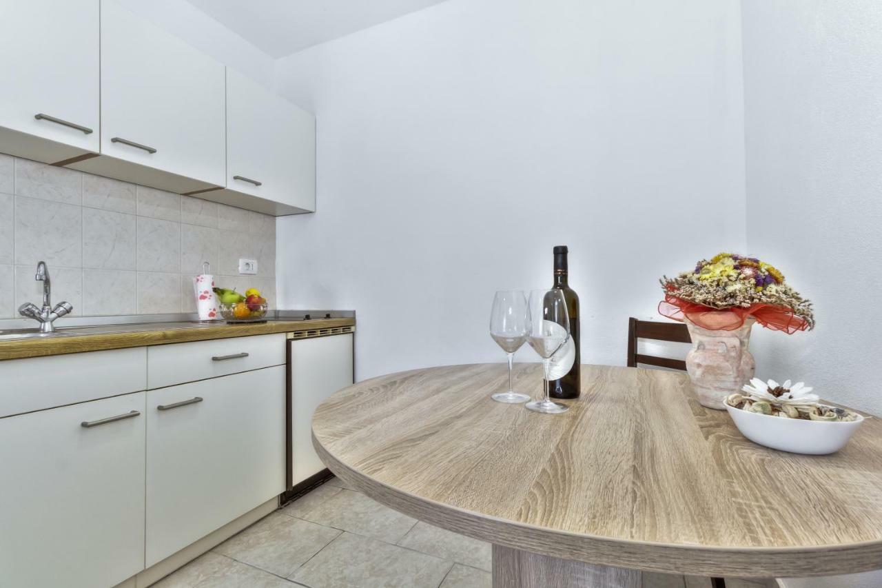 אומאג Apartmani Anna מראה חיצוני תמונה